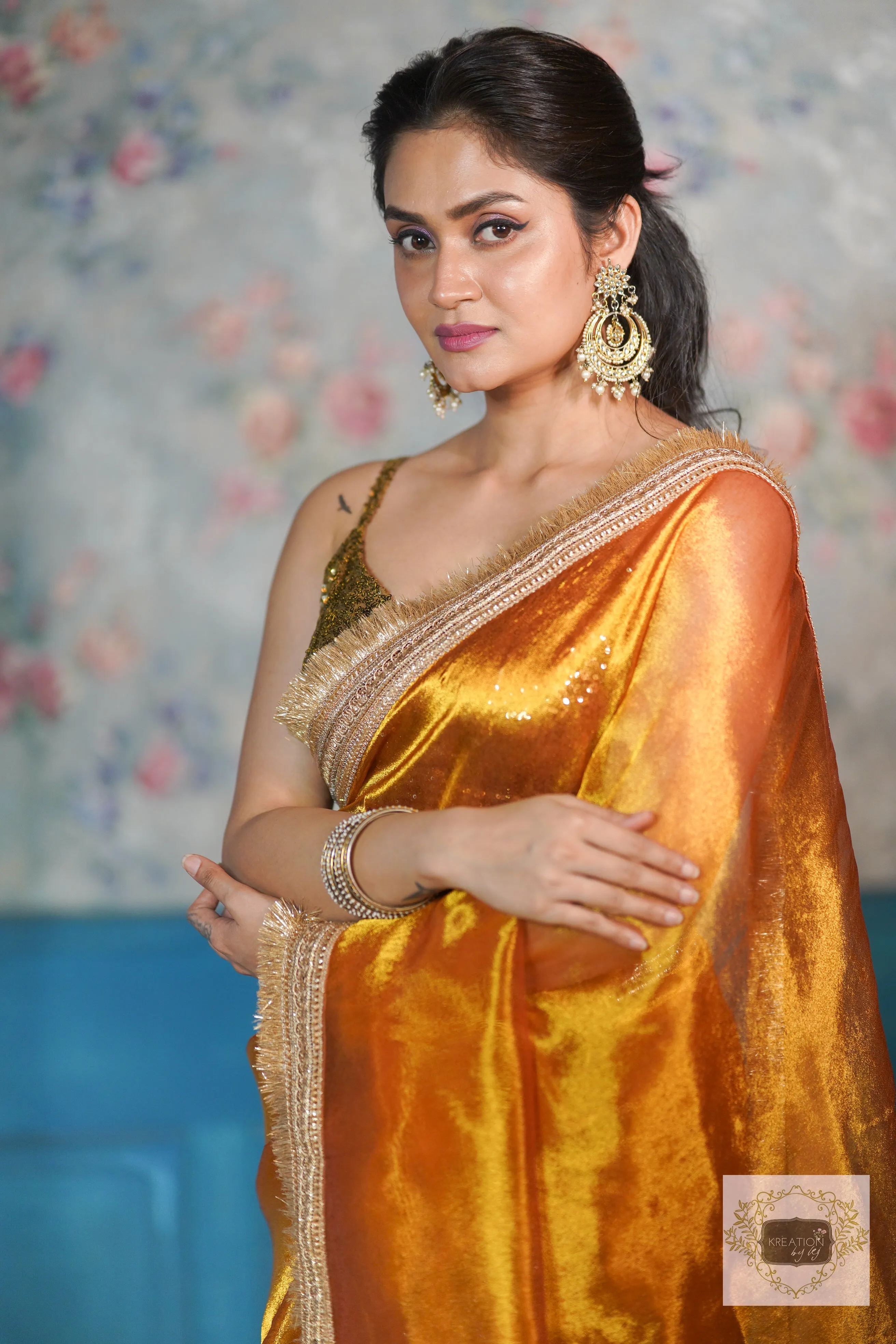 Elegant Banno Saree with Fiery Gold Zari on Tissue Fabric