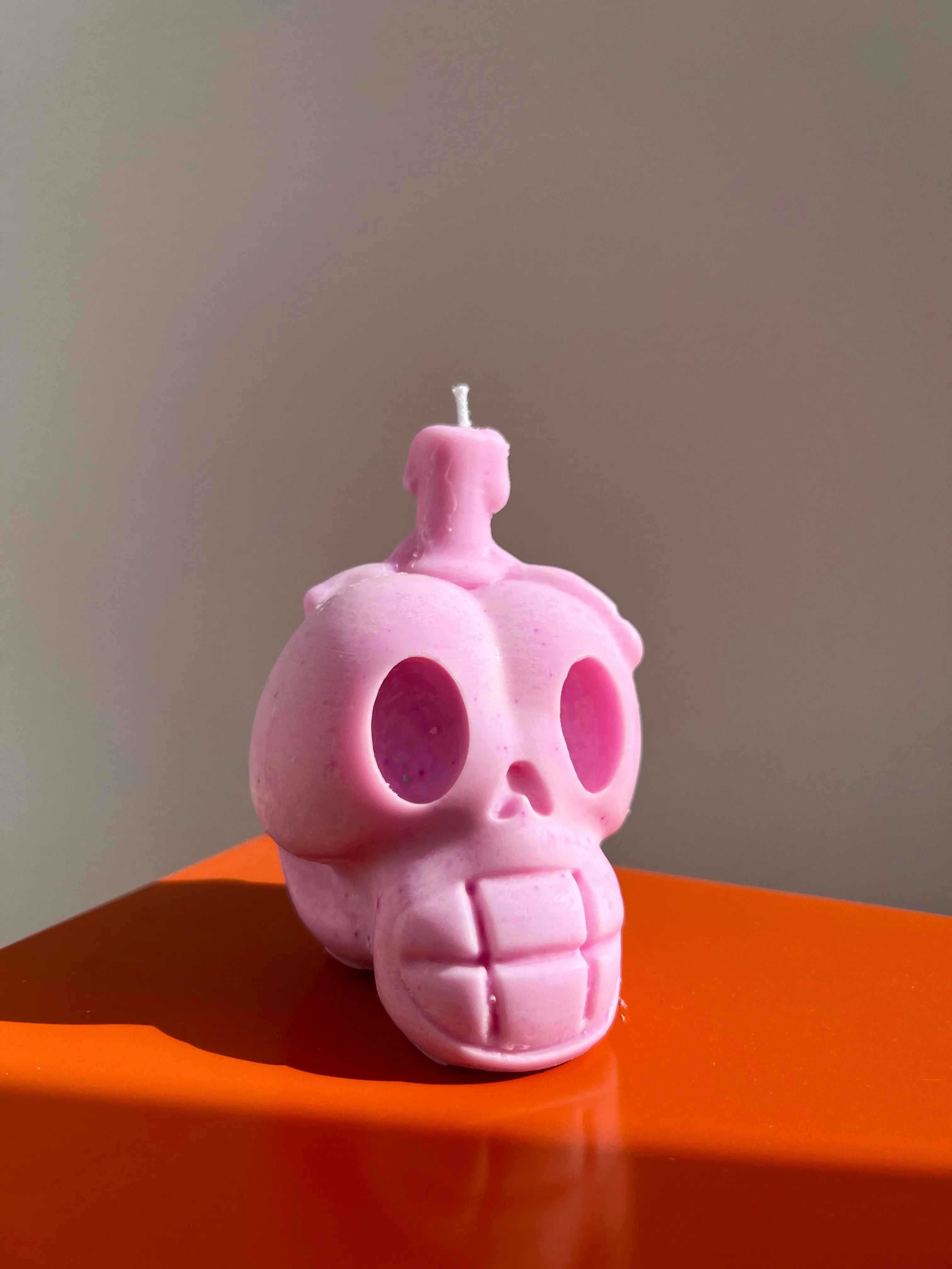 FLAME SKULL CANDLE