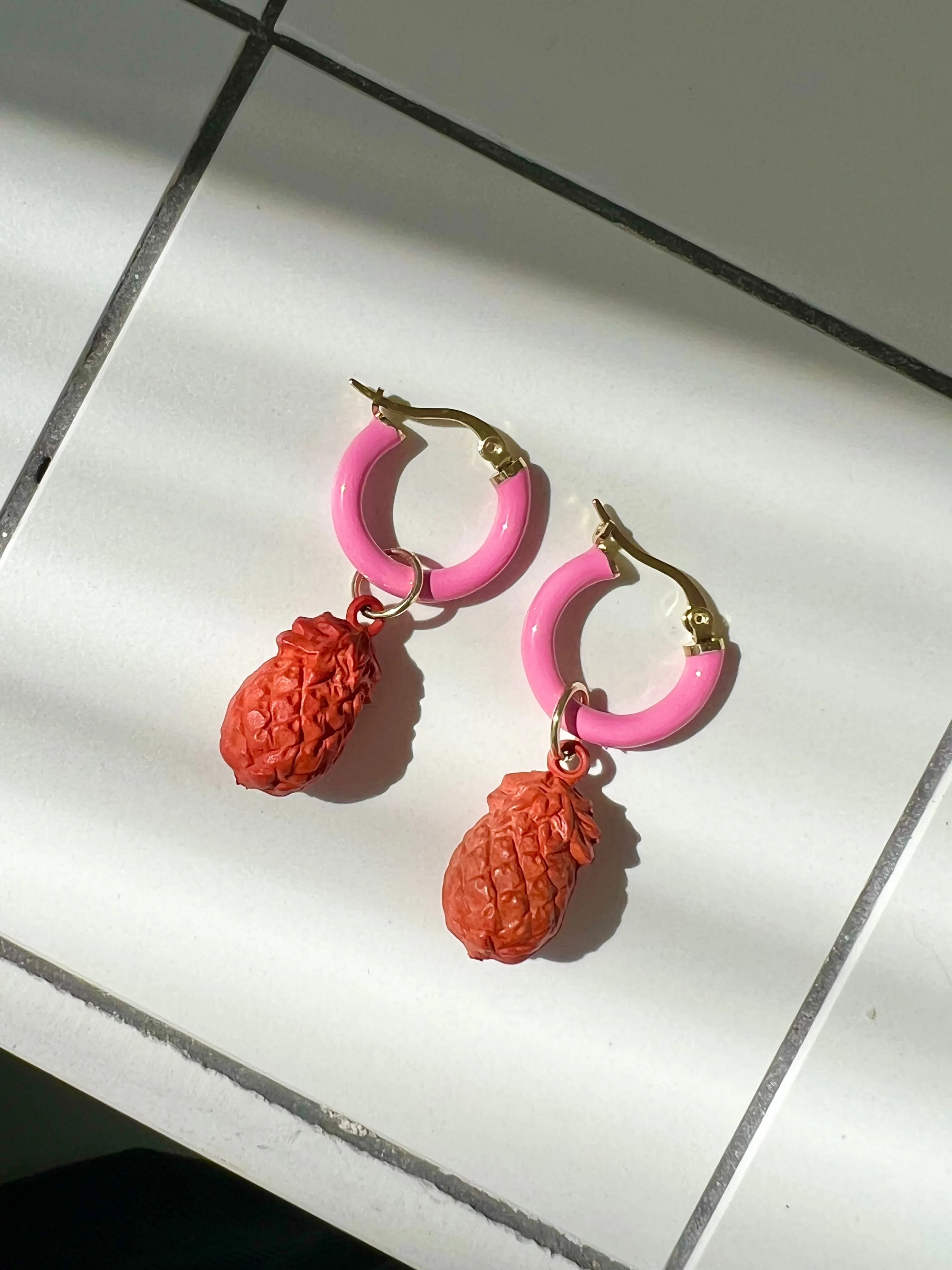 FRUTAL PINEAPPLE ENAMEL HOOPS