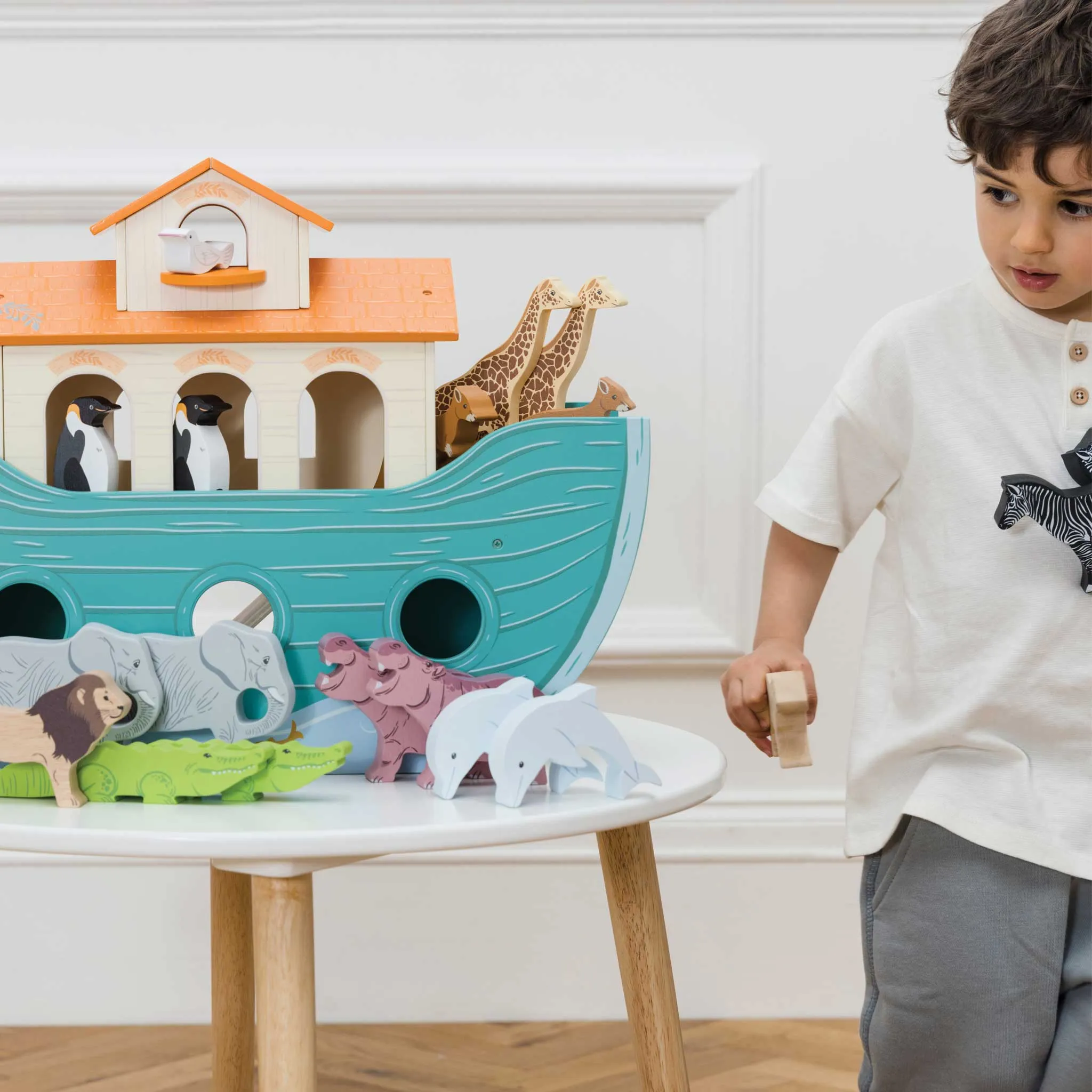 Noah's Great Wooden Ark & Animals